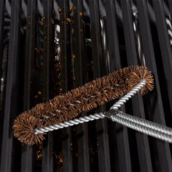 Broil King Tri-Head Twisted Pamlyra Grill Brush Tool 7 Broil King Tri-Head Twisted Pamlyra Grill Brush Tool -BBQ Haven Shop Broil King Tri Head Twisted Pamlyra Grill Brush Tool BK 65648 Tri Head Palmyra Brush Life 05