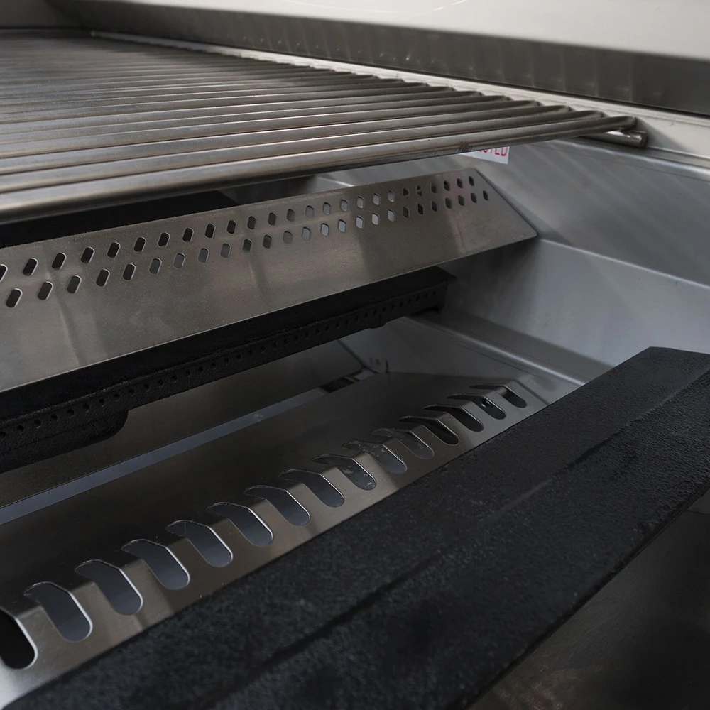 Bull BBQ Outlaw 30-Inch 4-Burner Built-In Natural Gas Grill 6 Bull BBQ Outlaw 30-Inch 4-Burner Built-In Natural Gas Grill - Image 6