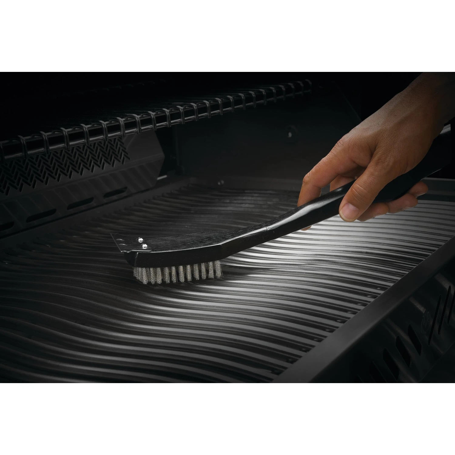 Napoleon 18-Inch Grill Brush With Stainless Steel Bristles 1 Napoleon 18-Inch Grill Brush With Stainless Steel Bristles