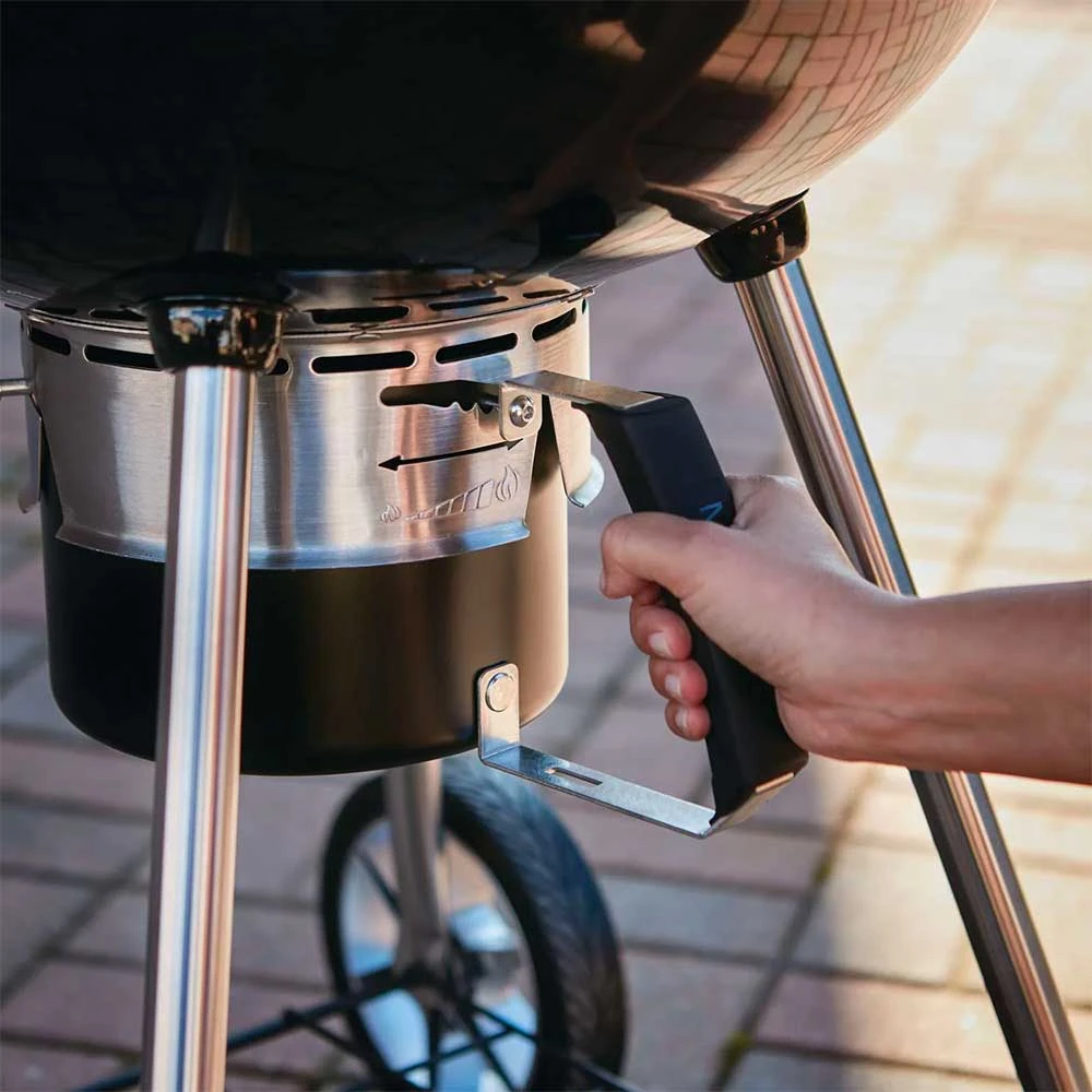 Napoleon PRO 22-Inch Charcoal Kettle Grill 7 Napoleon PRO 22-Inch Charcoal Kettle Grill - Image 7