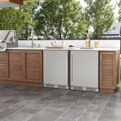 Zephyr Presrv 24-Inch 5.6 Cu. Ft. Outdoor Rated Compact Refrigerator With Locking Door -BBQ Haven Shop PRR24C01AS OD outdoor environment